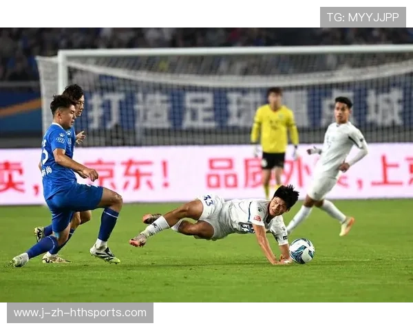 反越位单刀推射冷静收下三分：足球场上的巅峰瞬间